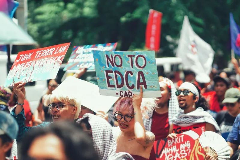 El derecho del más fuerte: instituciones jurídicas globales, soberanía imperial y las legalidades que emergen desde abajo