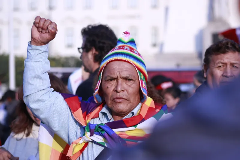 El agua como campo de batalla: extractivismo hídrico, bienes comunes y resistencia popular en el Sur Global